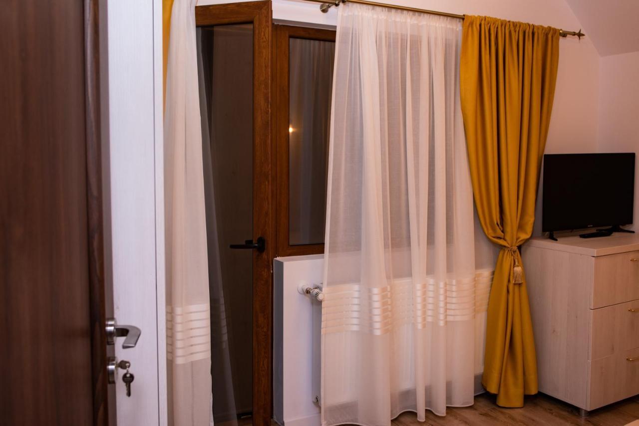Casuta Doi Ponei Buşteni Exterior foto