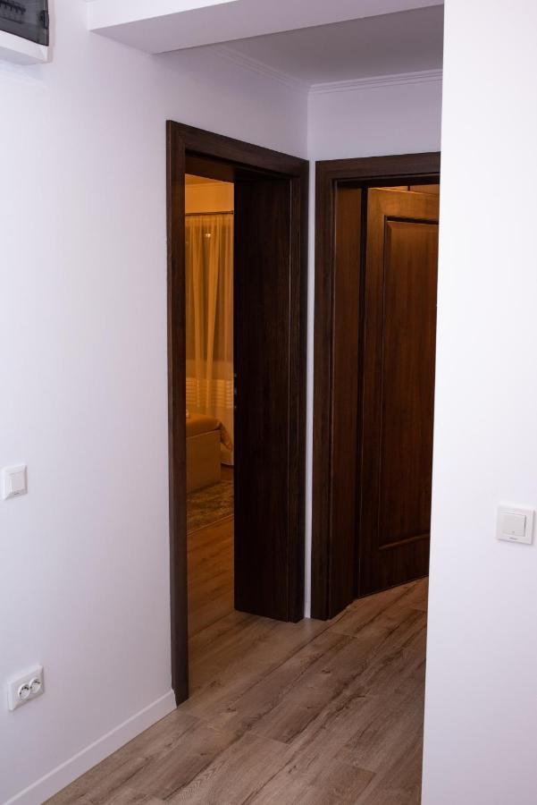 Casuta Doi Ponei Buşteni Exterior foto