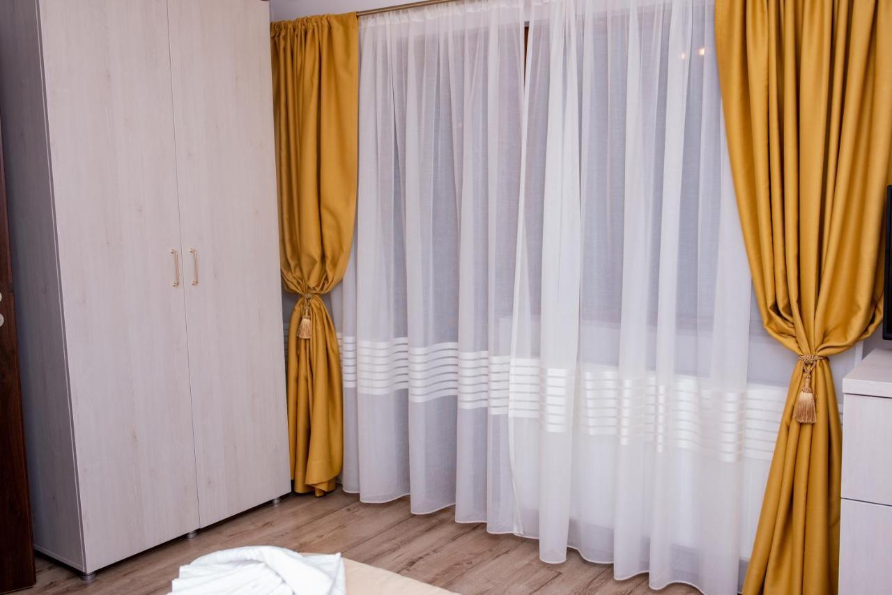 Casuta Doi Ponei Buşteni Exterior foto